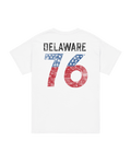 Camiseta Delaware '76 con diseño retro y colores de la bandera estadounidense en la parte posterior.