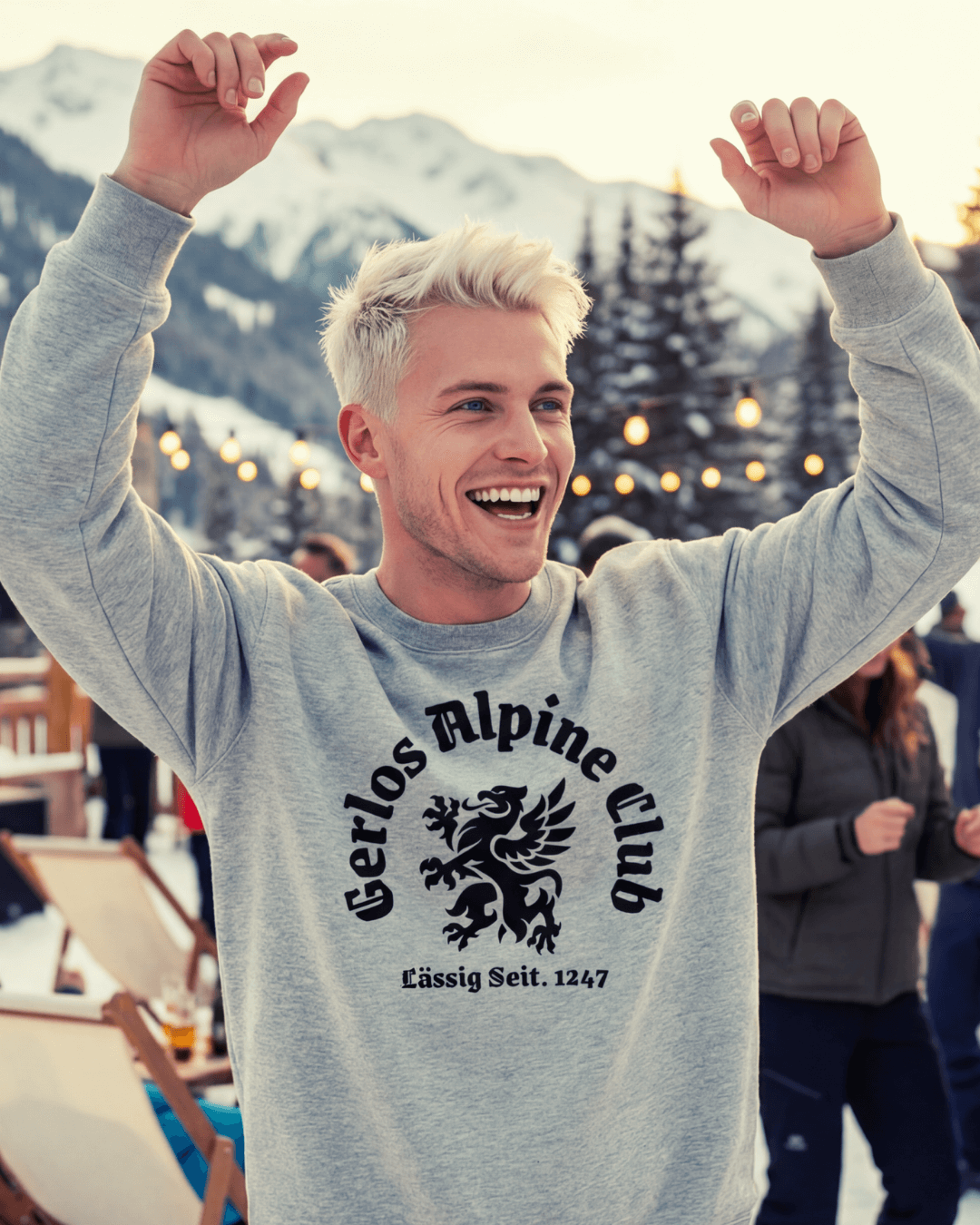 Man wearing GERLOS ALPINE CLUB HEAVY SWEATER, enjoying après-ski vibes in the mountains.