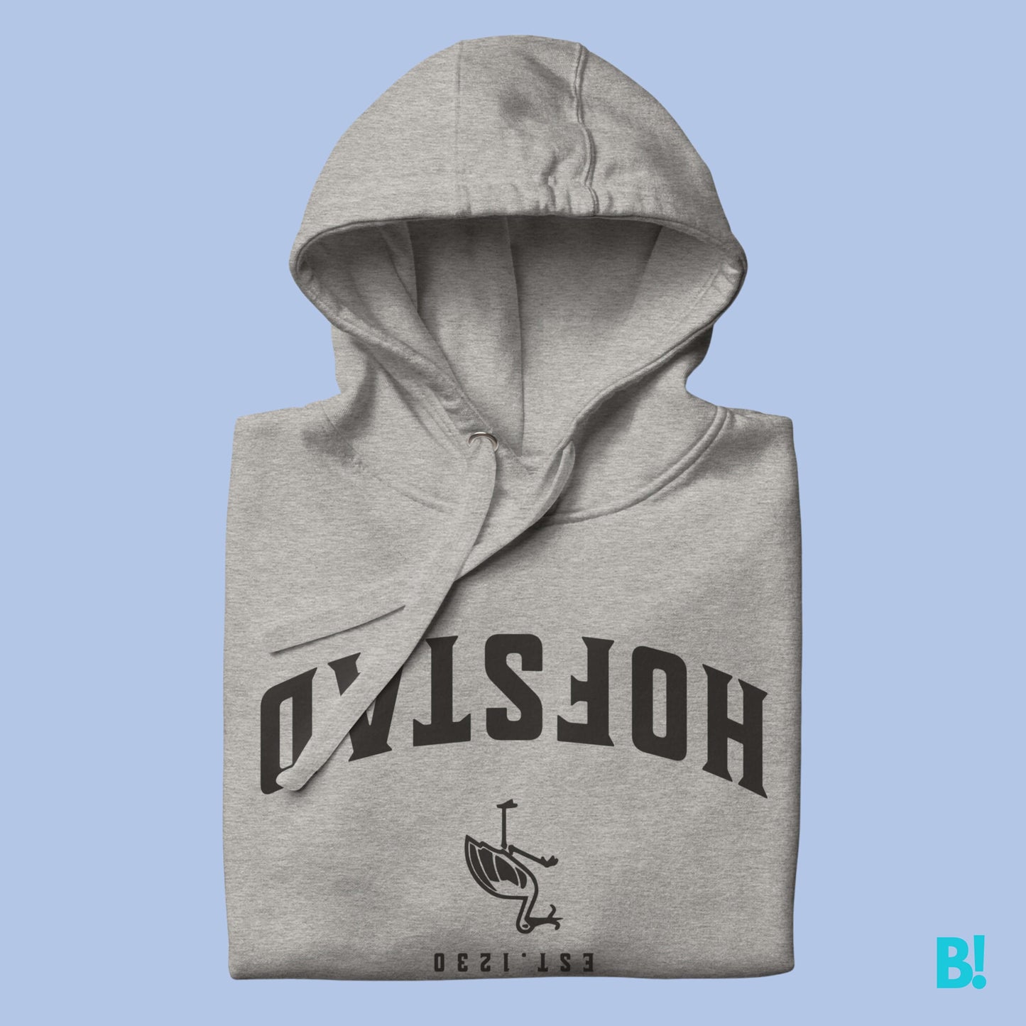 Toon je Haagse trots met de HOFSTAD EST 1230 Hoodie! Dit stijlvolle design is verkrijgbaar in trendy kleuren. Deze unisex hoodie zit heerlijk door de combinatie van katoen en polyester. Met een voorvak, een 3-panelen capuchon, en een 100% katoenen buitenk